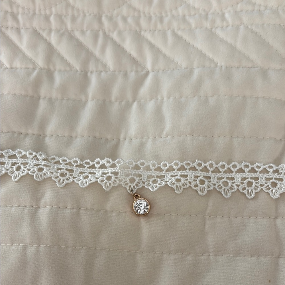 FUN Brand new Elegant Lace Choker with Crystal Pendant